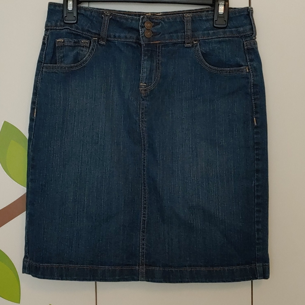 Old Navy Denim Skirt Size 6 EUC